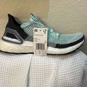 NWT Adidas Ultraboost 19